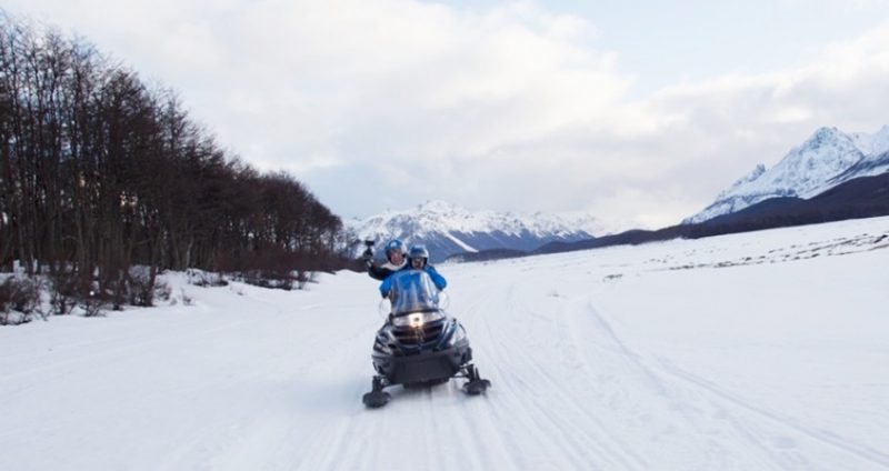 Passeio de snowmobile durante o inverno no Ushuaia
