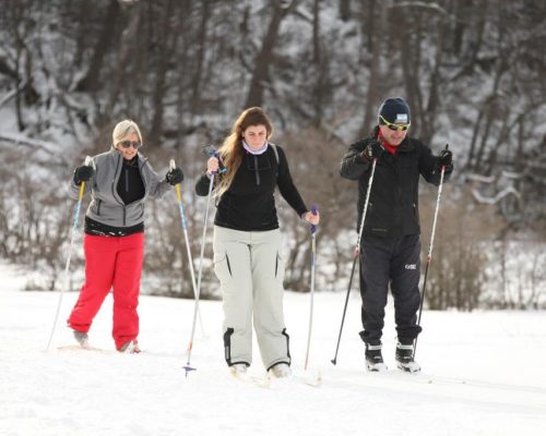 Aprenda esqui de fondo no Mini Aventura e Neve