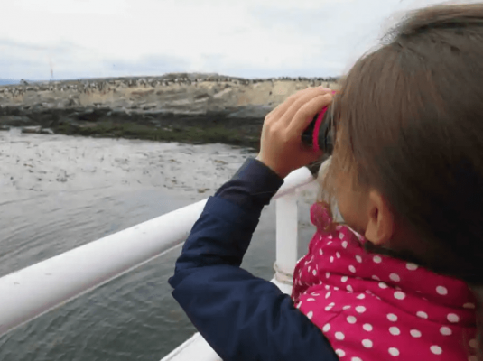 Criança viajando em Ushuaia 