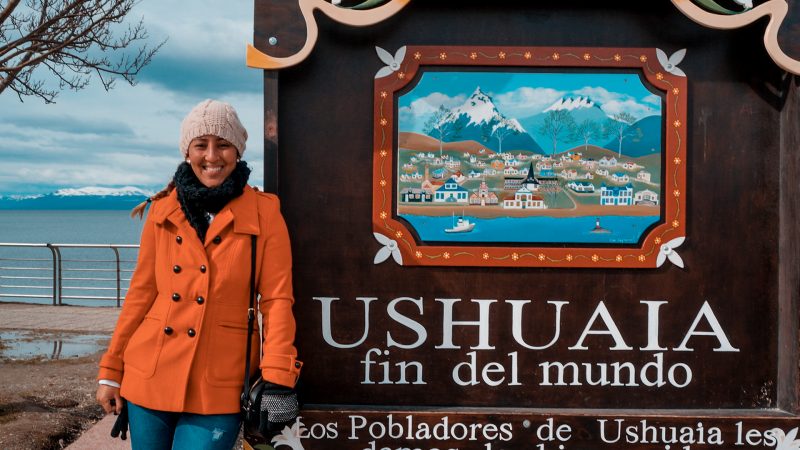 Raquel Furtado do Blog Vamos para Onde - Placa de Ushuaia | Brasileiros em Ushuaia