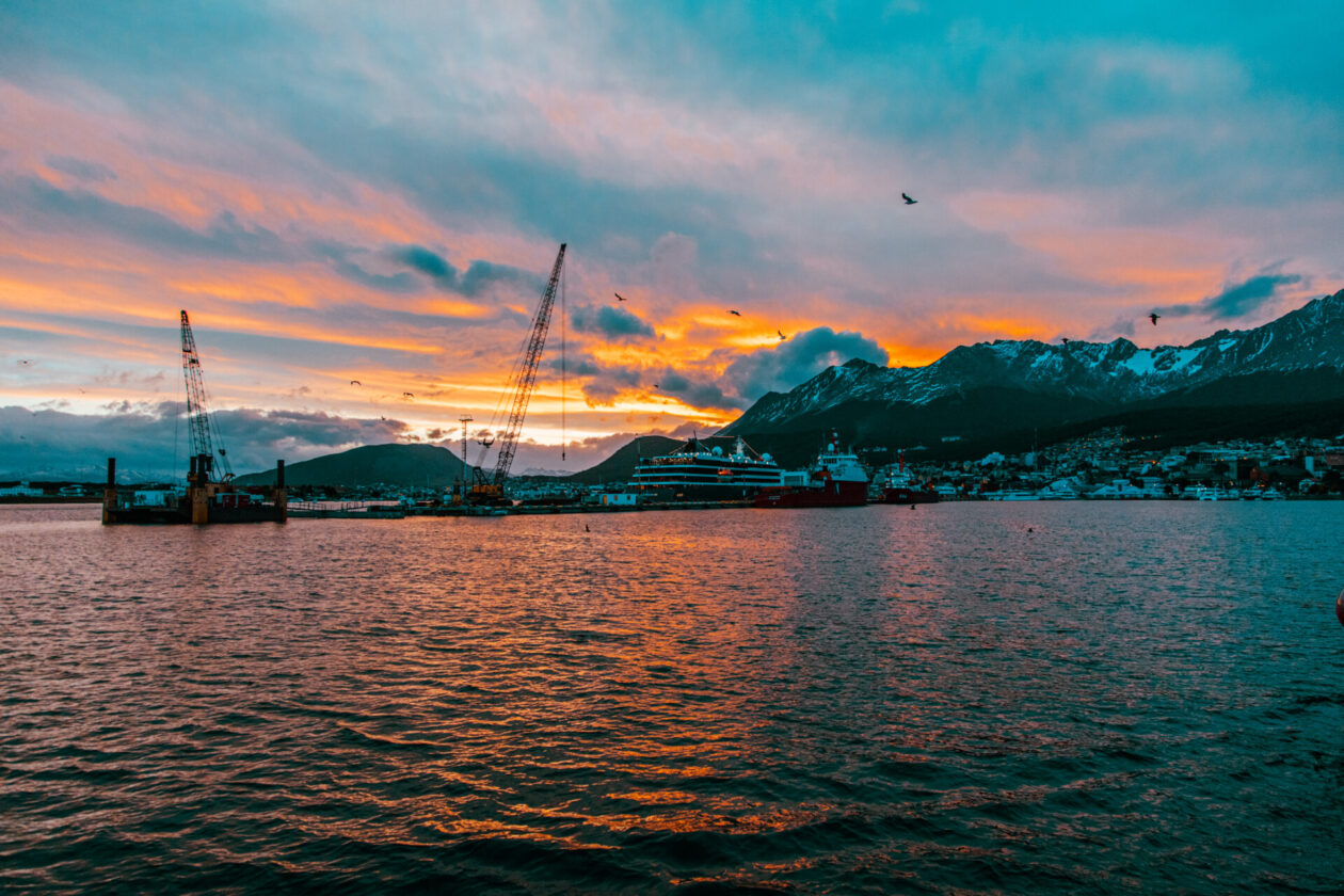 Porto de Ushuaia - Brasileiros em Ushuaia