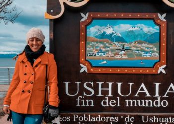 Raquel Furtado do Blog Vamos para Onde - Placa de Ushuaia | Brasileiros em Ushuaia