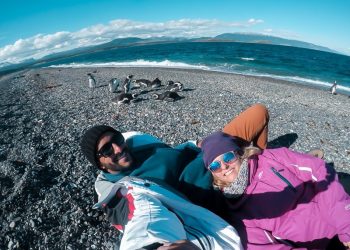 Pinguinera Camila e Thiago do Blog Casal Ventura conhecem Ushuaia | Brasileiros em Ushuaia